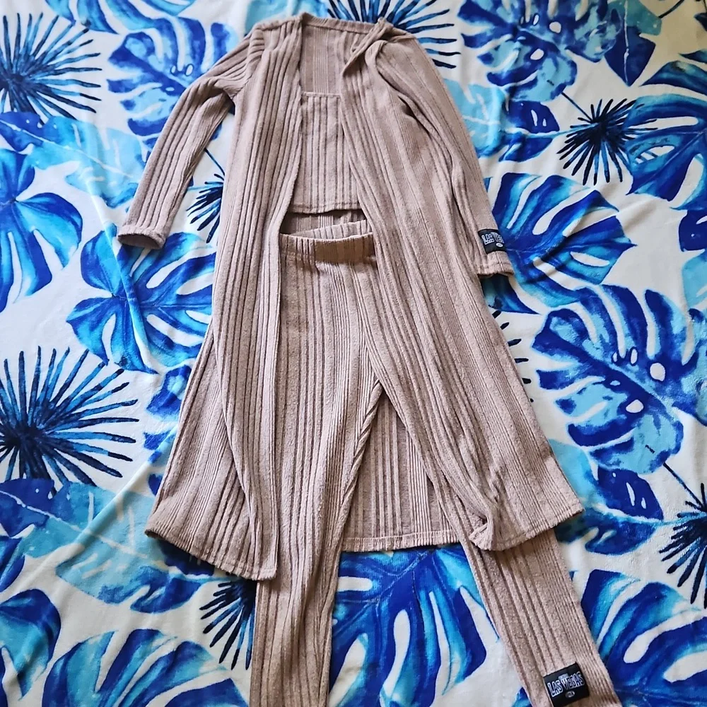 Tan Ribbed Knit Three-Piece Set - Picture 2 of 2